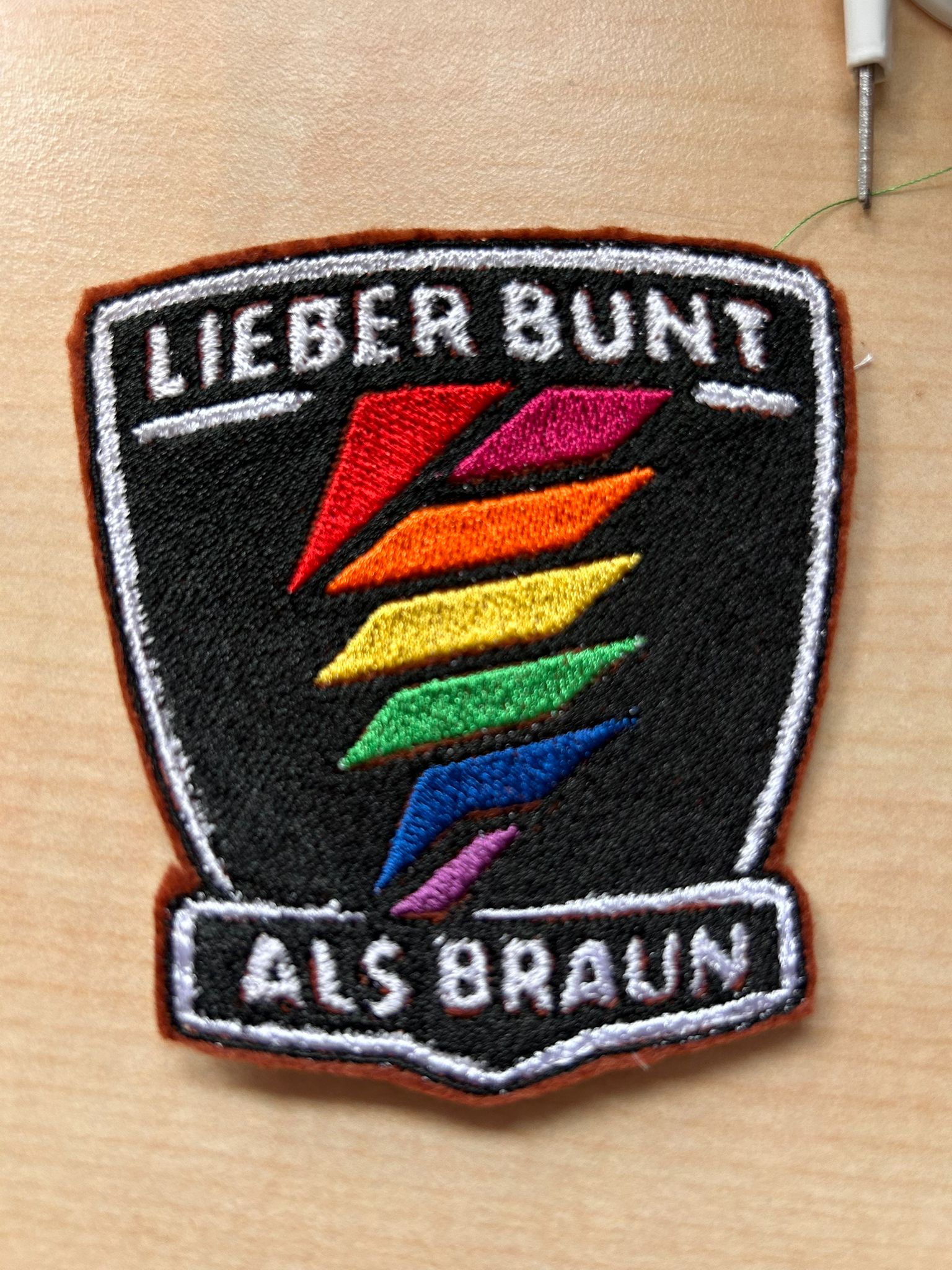 "Lieber Bunt als Braun"