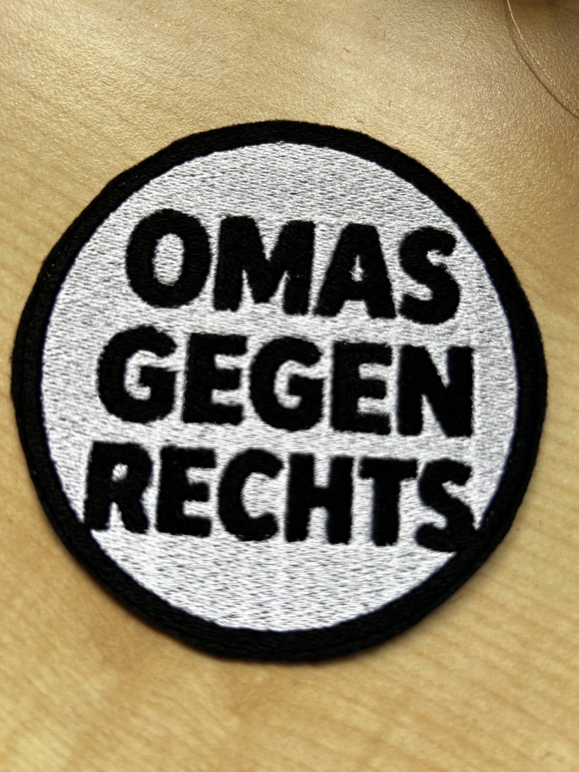 „Omas gegen Rechts“