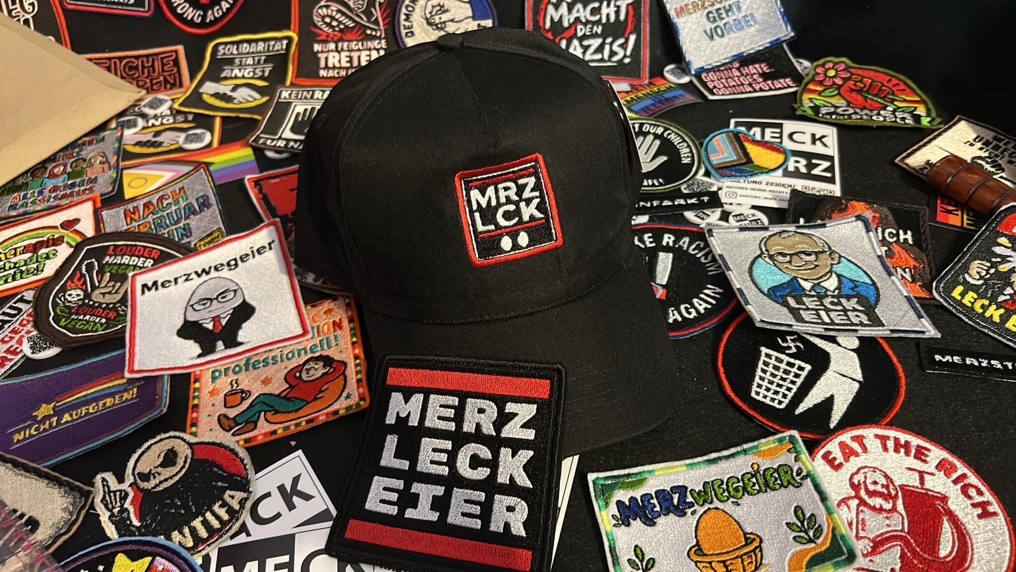 MRZ LCK auf einer schwarzen Kappe als Stick.